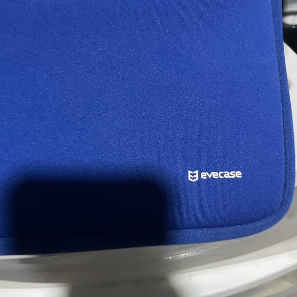 Tablet bag in neoprene
Eva case - Picture 7 of 7